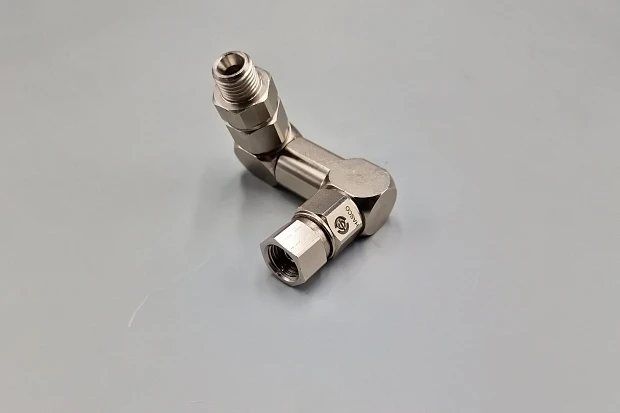 Вертлюг Z-образный 1/4" NPS (F) - 1/4" NPS (M) [A95500-C]